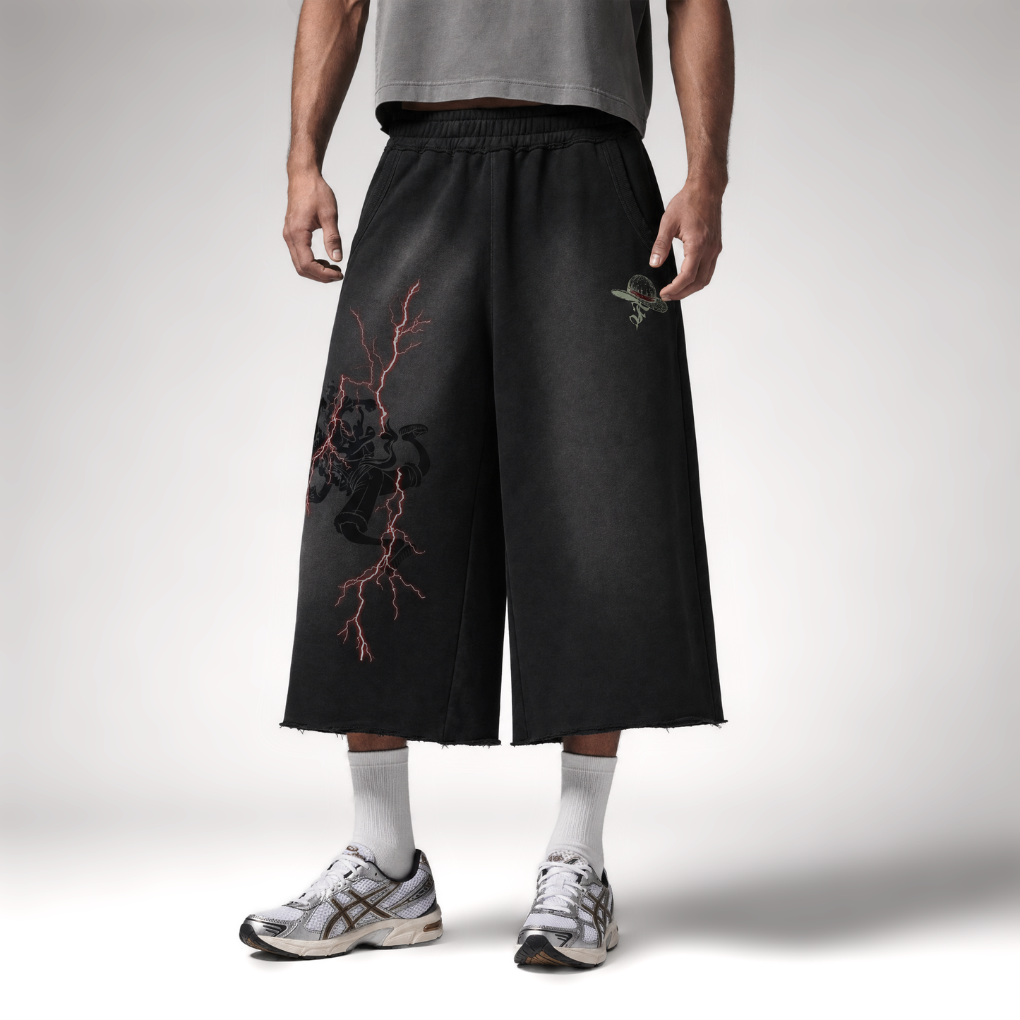 'STRAWBOUND' Baggy Cropped Sweat Jorts